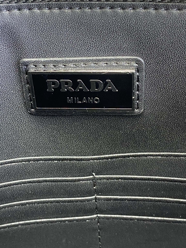 プラダ財布コピー全体デザイン